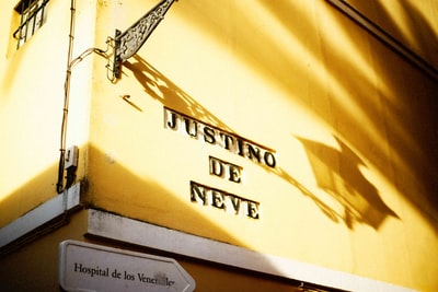 Justino de Neve墙牌